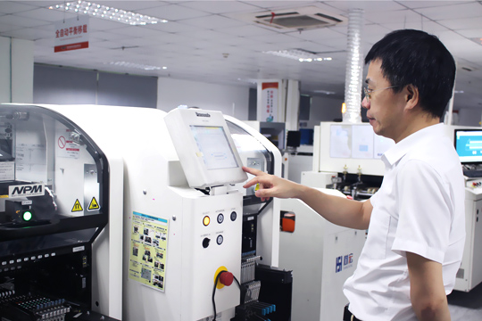 宝安日报报道：一号娱乐公司顾伟 三十载初心不改 深耕LED显示屏研发