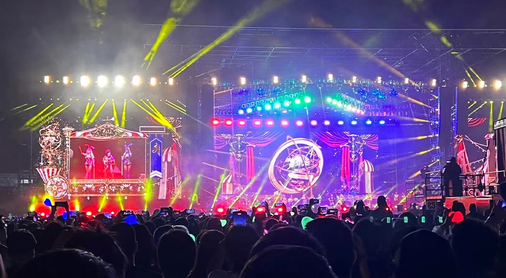 一号娱乐LED冰屏和荧光棒系列产品“嗨爆”周杰伦悉尼演唱会！