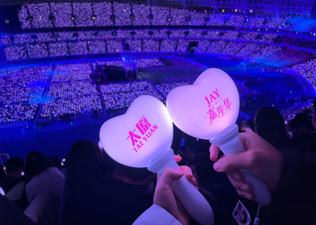 一号娱乐透明屏和荧光棒引爆周杰伦太原演唱会（第三场）
