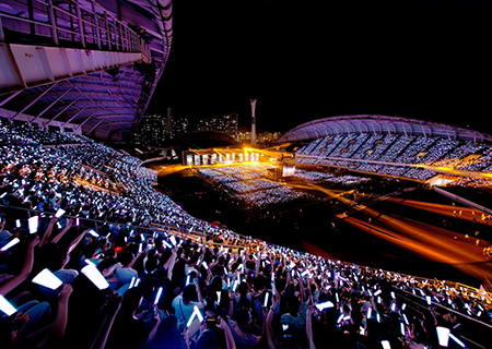 一号娱乐LED透明屏助力张韶涵泉州演唱会震撼开唱